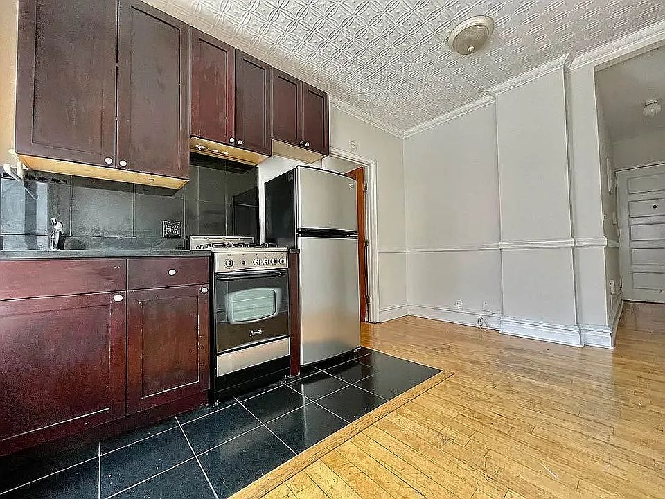 1st image of 35 Christopher St APT 1C