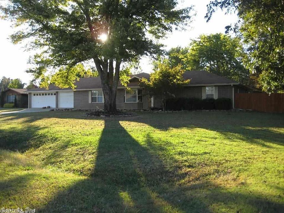 1st image of 301 Lakewood Dr