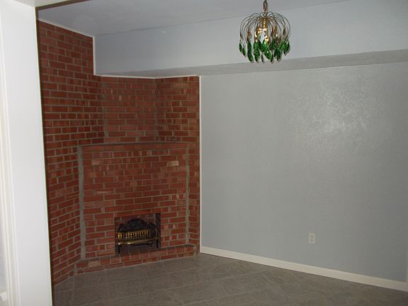 3rd image of 1204 Melrose Dr