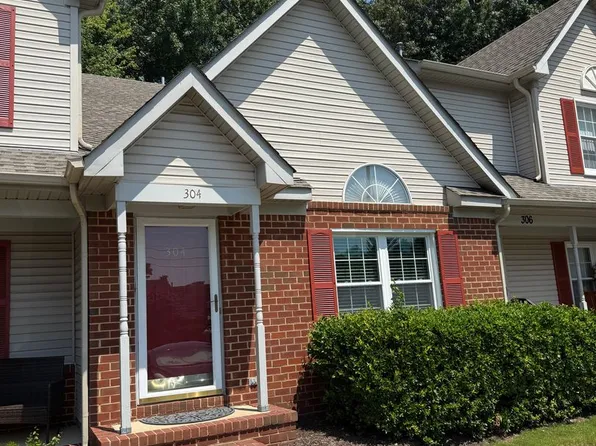 304 S Hill Ln, Chesapeake, VA 23322