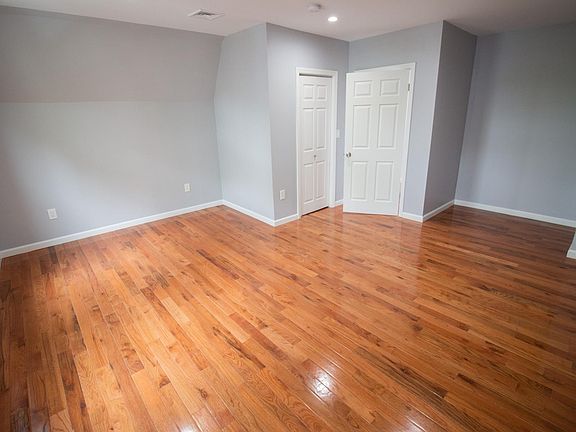 3rd image of 166 N 15th St Floor 3