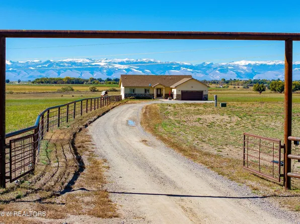 143 Moonshine Rd, Riverton, WY 82501