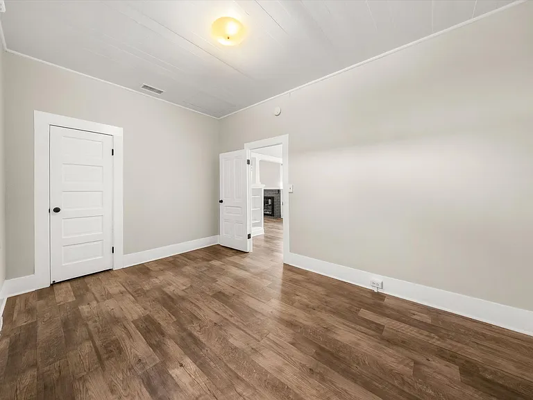 320-322 W Sola St — Photo 11