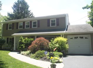 2 Andover Pl, Huntington, NY 11743