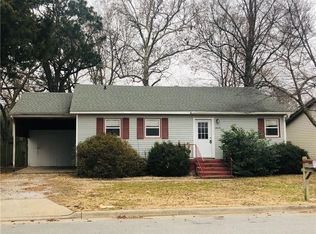 1009 N 12th St, Rogers, AR 72756