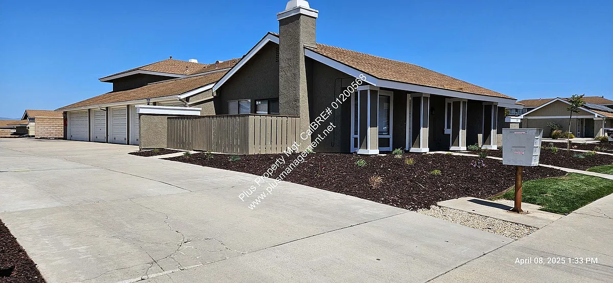 Building Photo - 1153 E Foster Rd #A