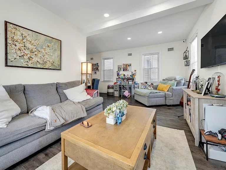 632 Chase Ave #2 — Photo 2