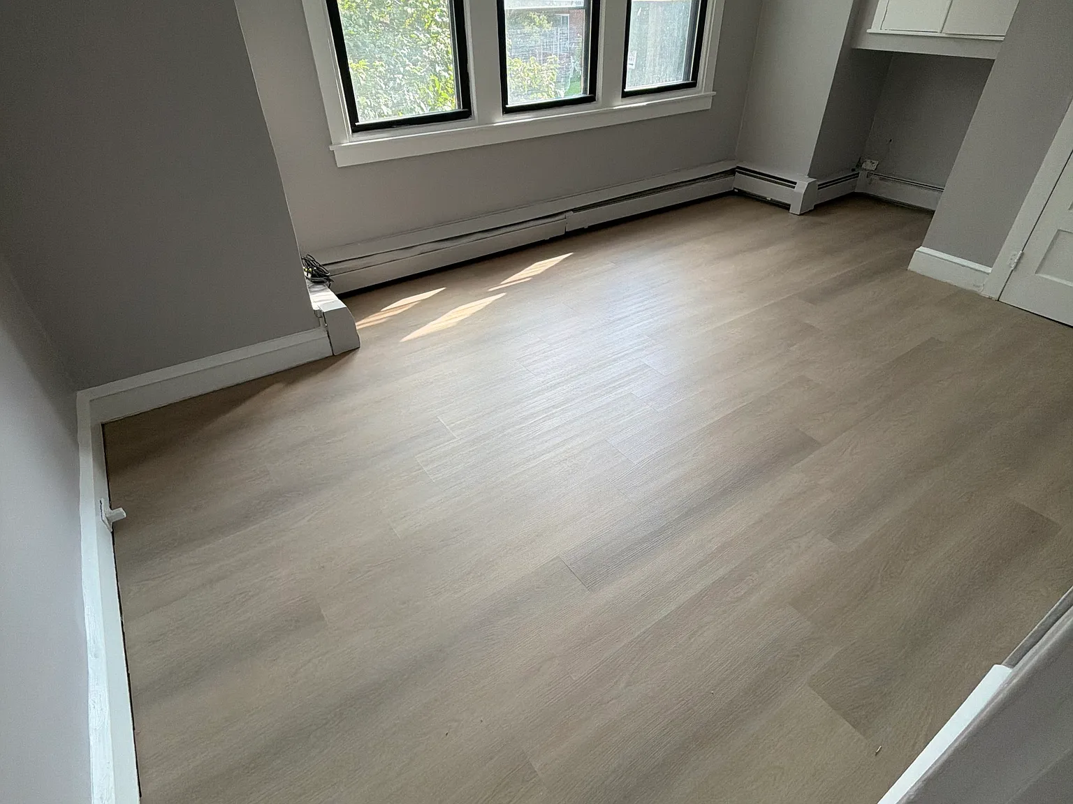3 bed, 1200 sqft, $2,050 — Photo 3