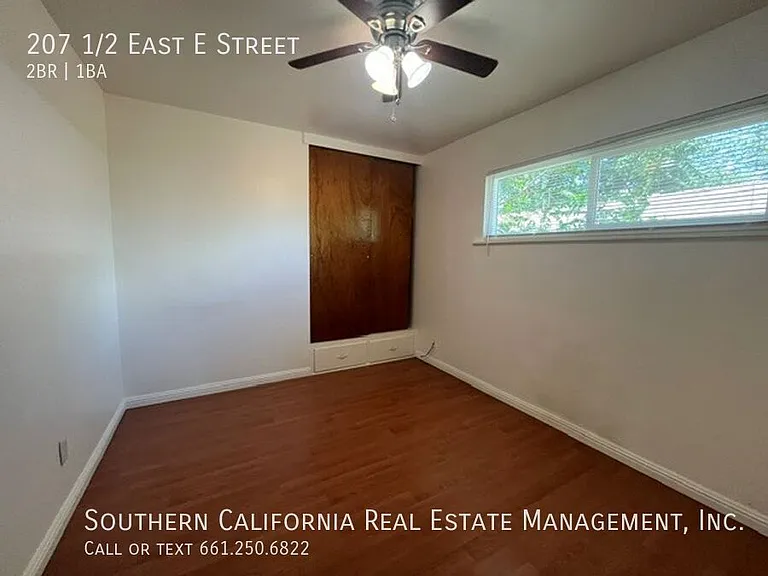 207 1/2 E East St — Photo 12