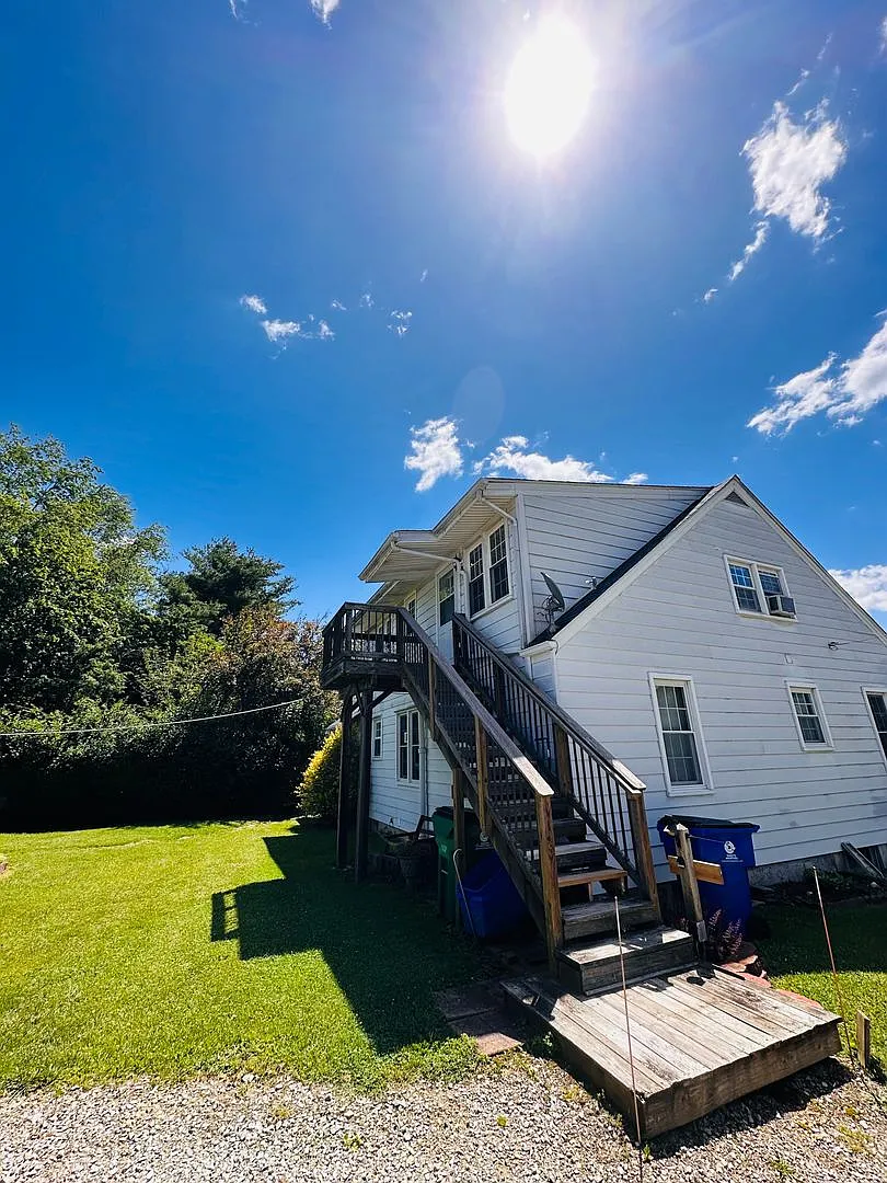 2 Bedroom, 1 Bath Apartment off South Main — Photo 4