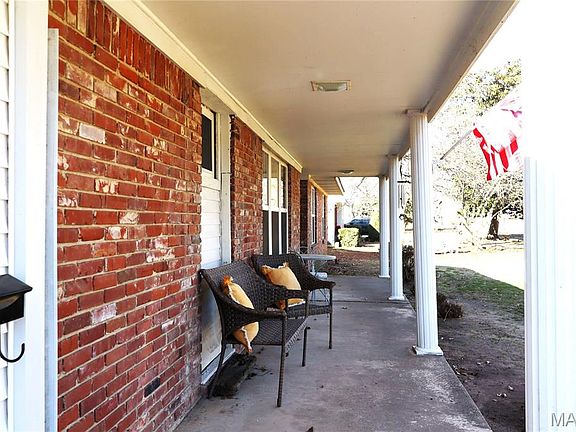 3rd image of 405 Stokes Blvd