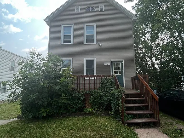 924 E 6th St — Photo 1