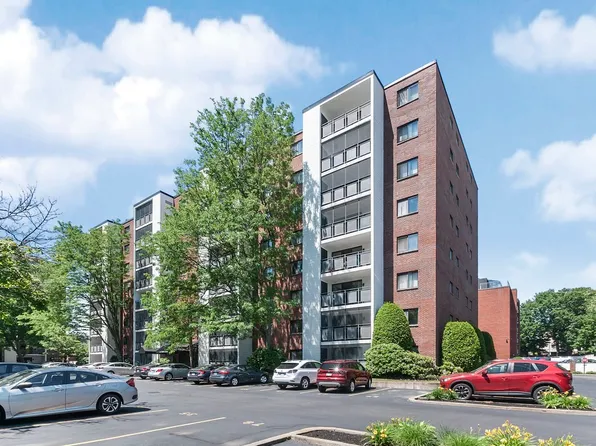 22 9th St APT 204, Medford, MA 02155