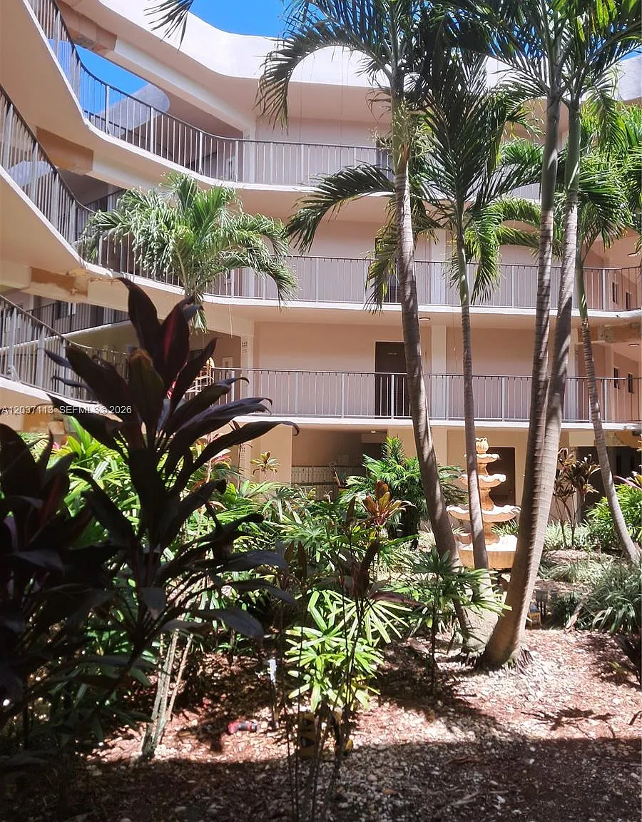 Horizons West Condo #2 — Photo 2