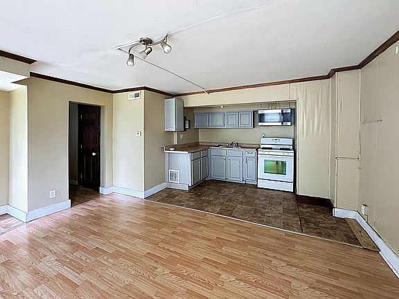 5th image of 1425 W 10th St