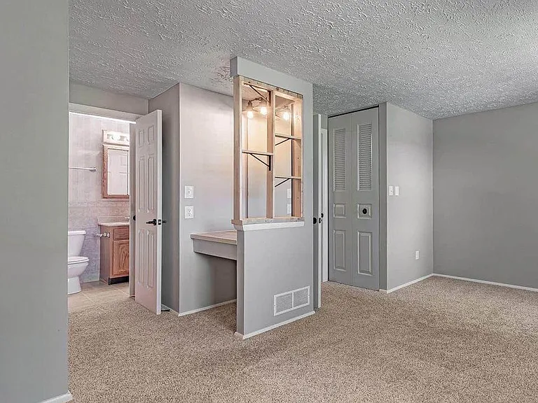 338 Huntingdon Ave — Photo 13