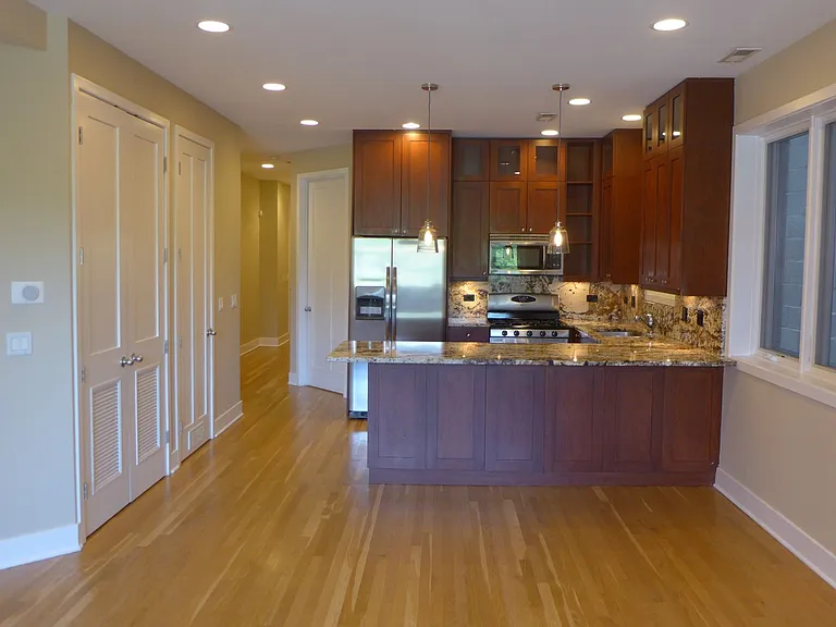 2143 N Damen — Photo 10