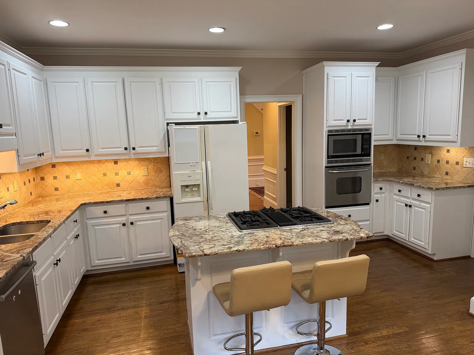 4 bed, 3.5 bath, 4983 sqft, $4,950 — Photo 4