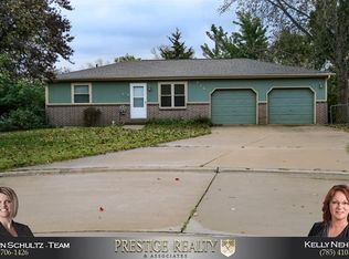 816 Sunrise Cir, Manhattan, KS 66502
