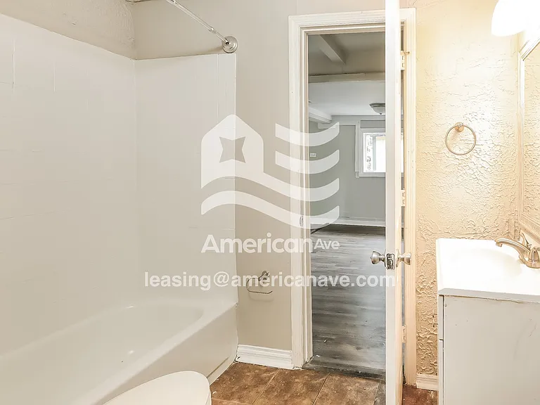 574562_014_bathroom_13765399.jpg