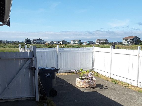 3rd image of 1433 Ocean Crest Ave SW