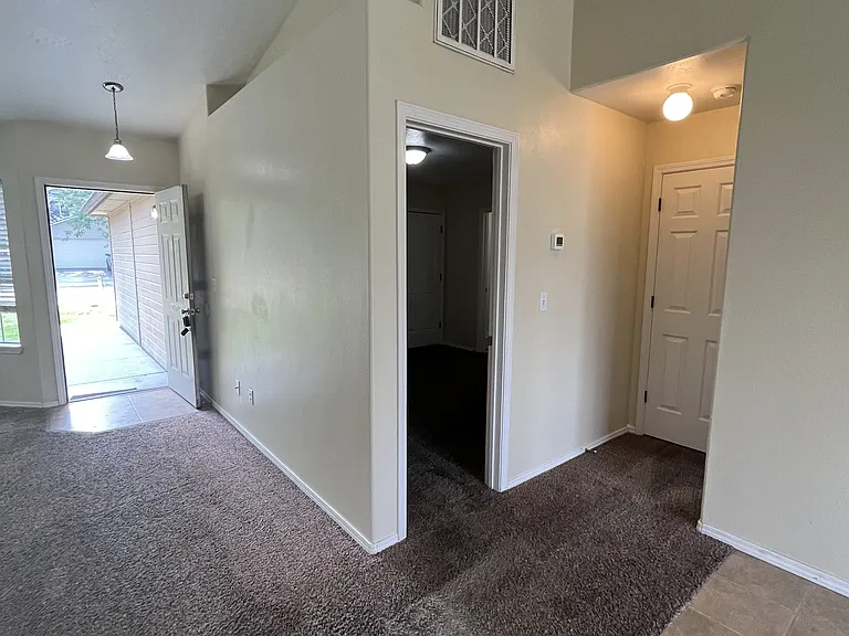 14320 Tara St — Photo 3