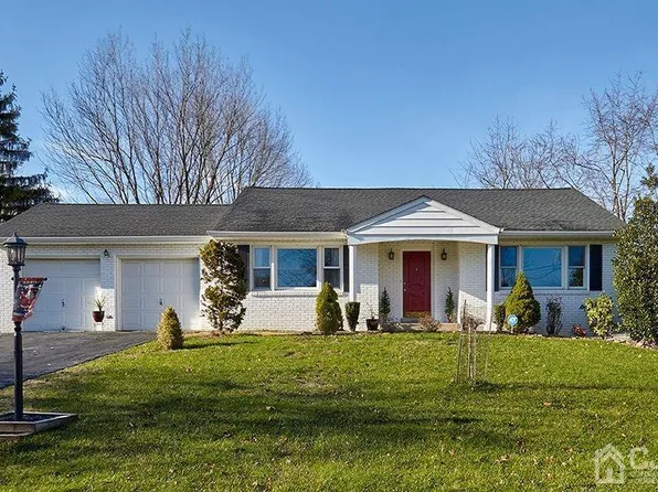 5 Honeywood Ln, Ewing, NJ 08638