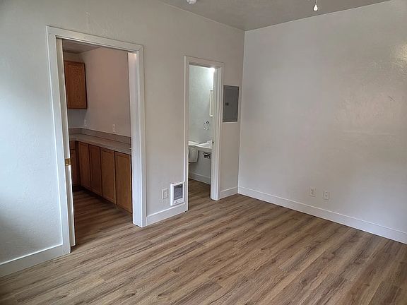 4th image of 1057 Charnelton St #3