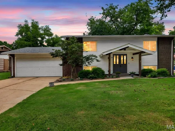 933 Barbara Ann Ln, Ellisville, MO 63021