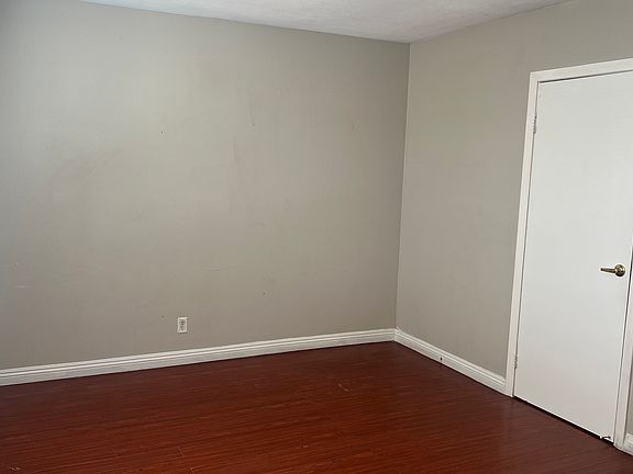 4th image of 6019 Vegas Dr