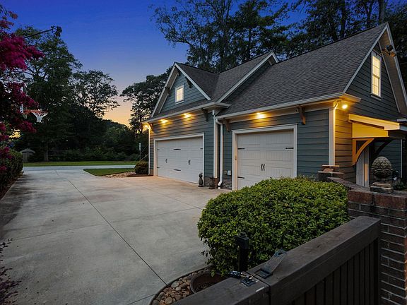 3rd image of 16 Willow Springs Dr