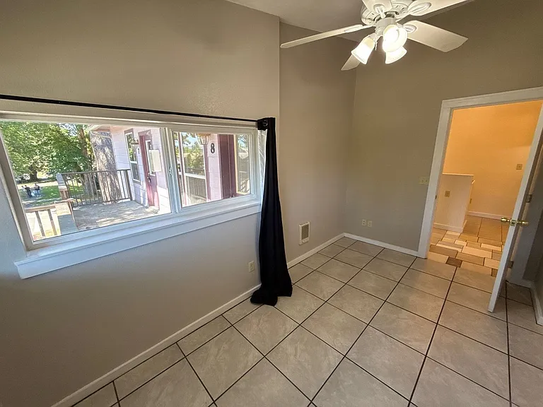 291 Clay St W #8 — Photo 9