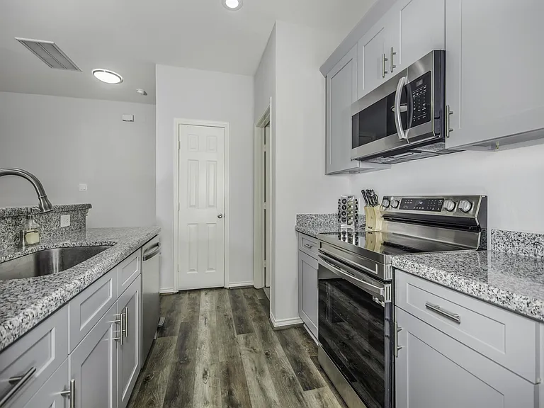 2926 Clay St — Photo 8