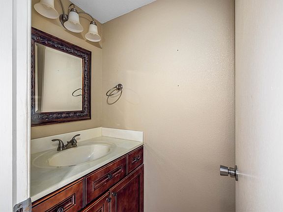 4th image of 525 11th St #2