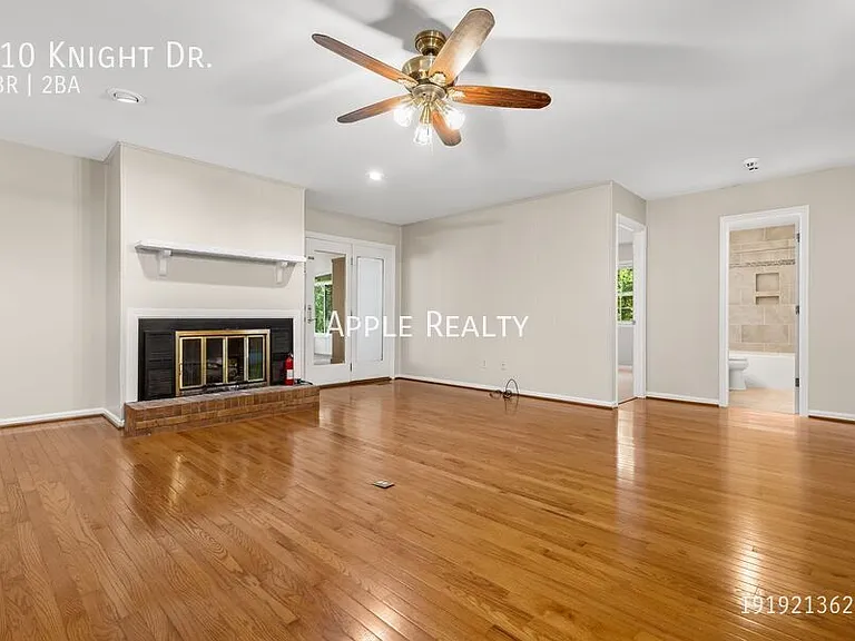 810 Knight Dr — Photo 2