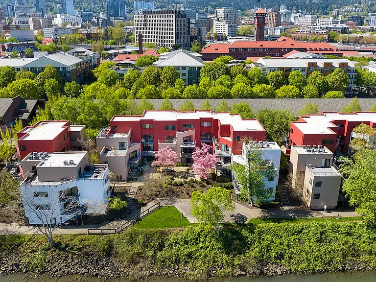 910 NW Naito Pkwy #I19 — Photo 11