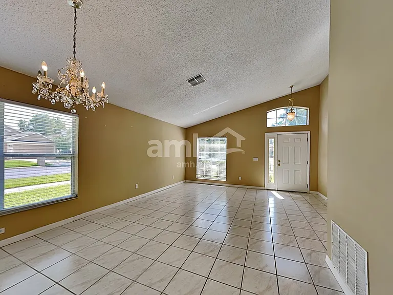 3616 Seminole Dr — Photo 9