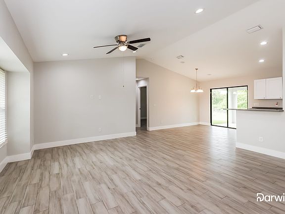 4th image of 524 Lone Star Ln