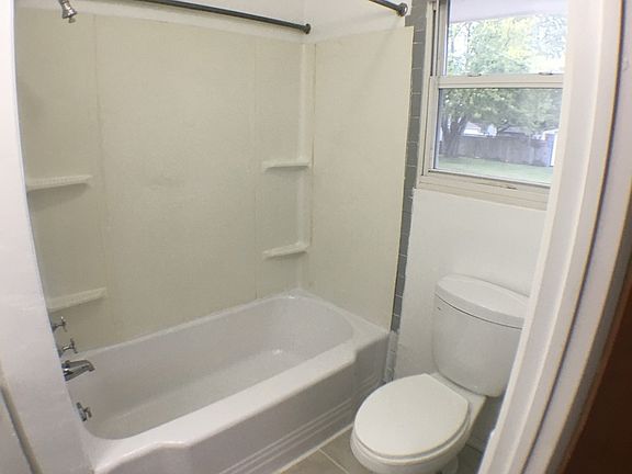 4th image of 3002 McArthur Dr APT 1
