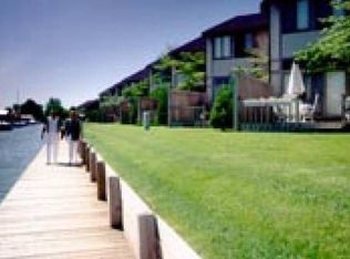 200 Shore Club Dr, Saint Clair Shores, MI 48080
