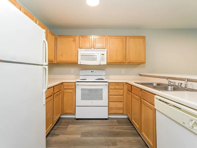 Wendover Ridge Apartments — Photo 24