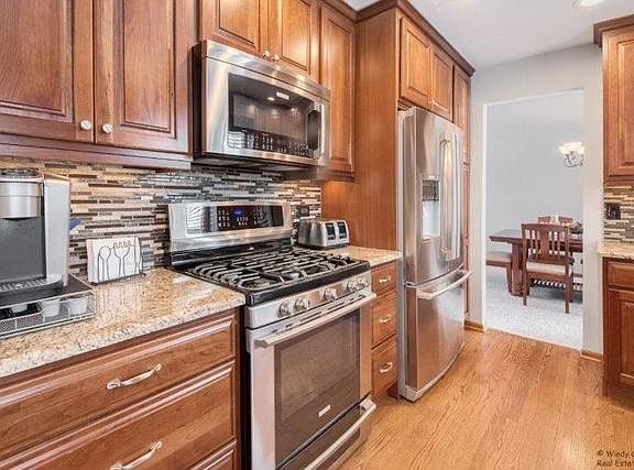2nd image of 1215 Lismore Ct