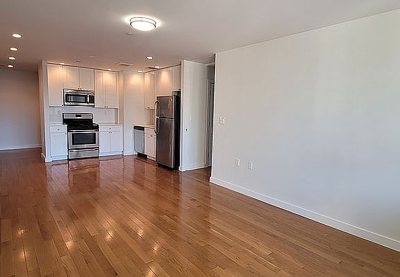 3rd image of 29-14 Newtown Ave #4R