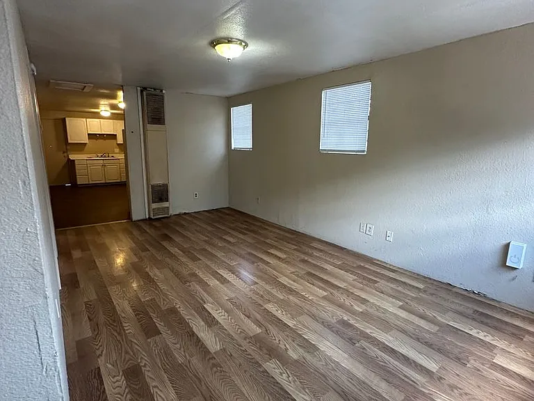 3916 Line Ave — Photo 2