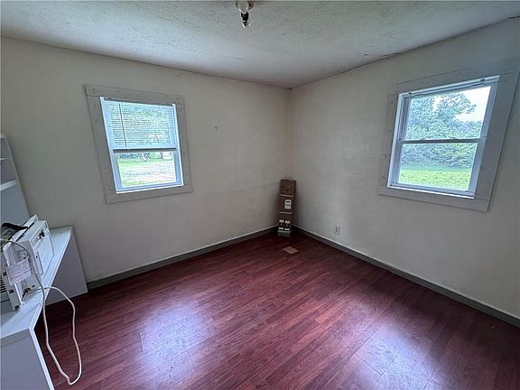 5th image of 400 1/2 N Oak St