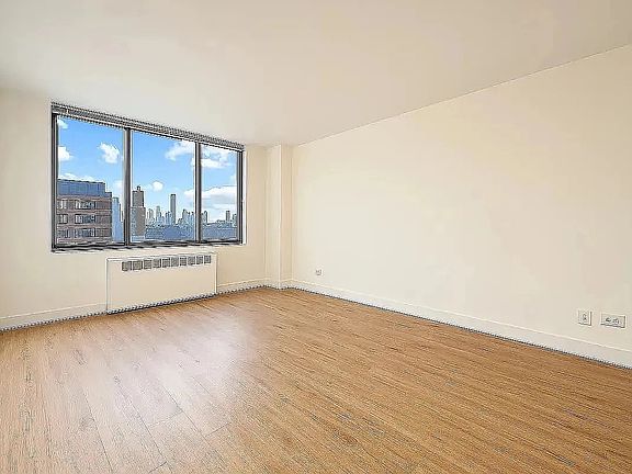 4th image of 1735 York Ave APT 33E