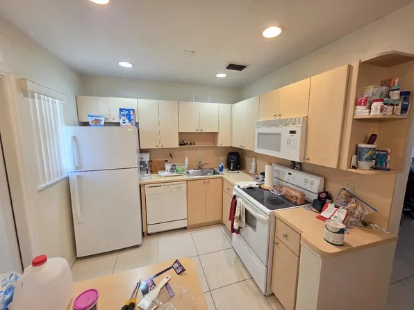 700 LAYNE Boulevard #318, Hallandale Beach, FL 33009