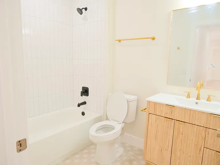 210 W Hiawatha St — Photo 21