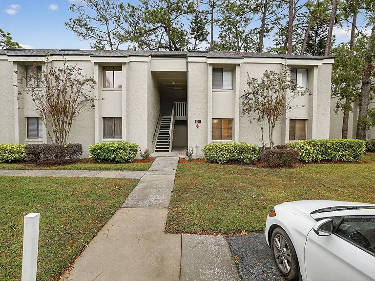 174 Springwood Cir #B — Photo 4