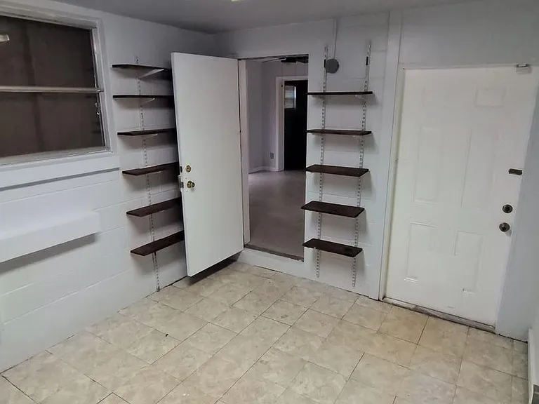 975 North Village Dr — Photo 19
